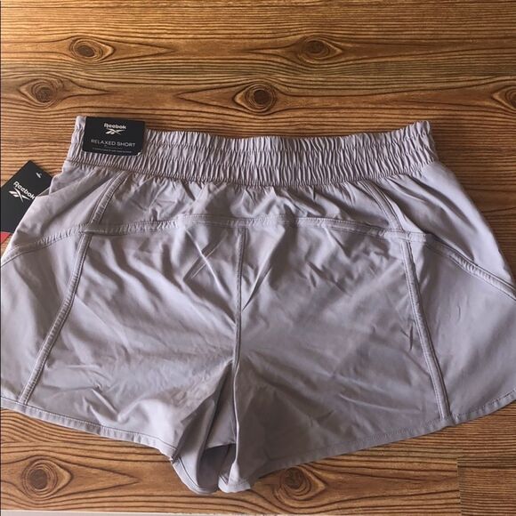 NWT Reebok Tempo Shorts in Silver Sconce - Picture 2 of 6